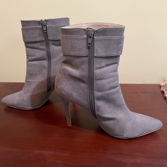 Gray faux swede boots, size 8. - Picture 4 of 4